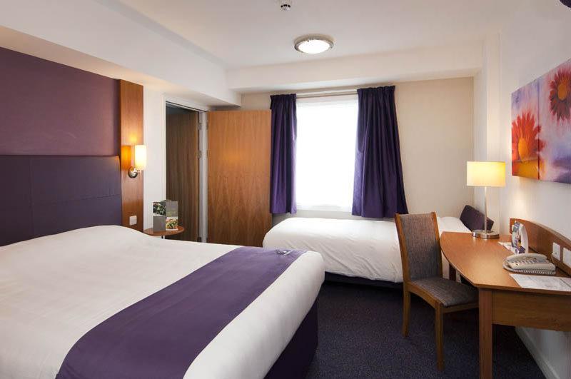 Premier Inn Burton On Trent Central Exterior foto