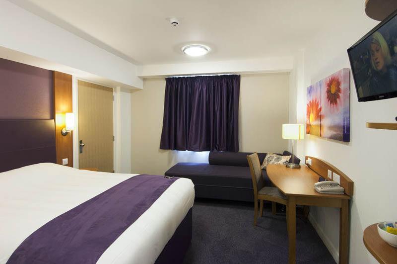 Premier Inn Burton On Trent Central Exterior foto